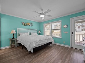3 bedrooms, free WiFi, bed sheets - Your Happy Place, just steps to the beach (Emerald Isle)