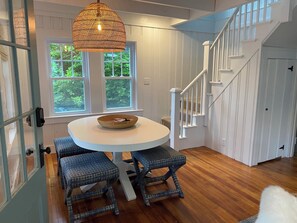 Dining - Charming 4-bedroom Cottage Steps to Private Beach (Harwich)