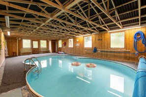 Indoor pool, a heated pool - The Parlour Cotswolds Cottage Farm Stay With Pool (Lechlade)