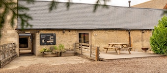 The Parlour Cotswolds Cottage Farm Stay With Pool