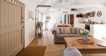 The Parlour Cotswolds Cottage Farm Stay With Pool