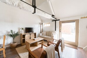 Smart TV - Shepherds Rest Cotswolds Cottage Farm Stay With Pool (Lechlade)