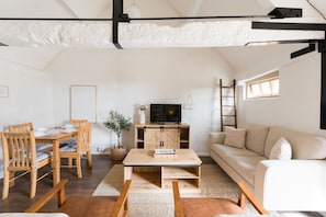 Smart TV - Shepherds Rest Cotswolds Cottage Farm Stay With Pool (Lechlade)