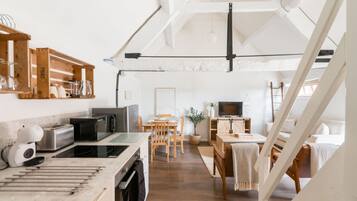 冰箱、微波炉、烤箱、炉灶