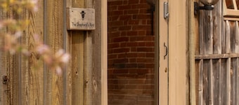 Shepherds Rest Cotswolds Cottage Farm Stay With Pool
