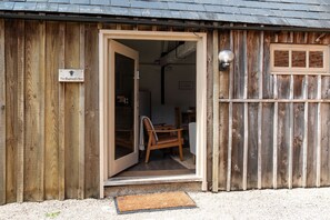 Exterior detail - Shepherds Rest Cotswolds Cottage Farm Stay With Pool (Lechlade)