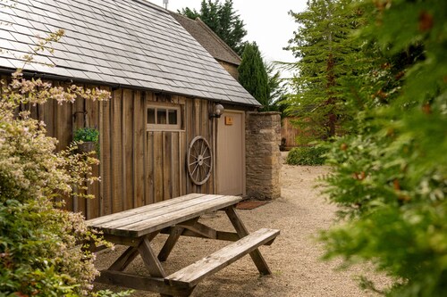 Henloft Farm Stay With Pool