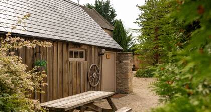 Henloft Farm Stay With Pool