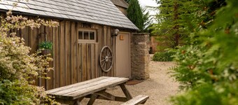 Henloft Farm Stay With Pool