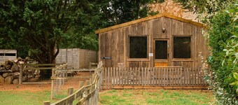 Henloft Farm Stay With Pool