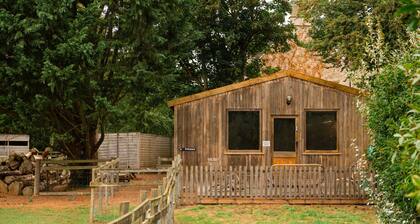 Henloft Farm Stay With Pool