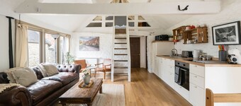 Bullpen Cotswolds Cottage Farm Stay With Pool: