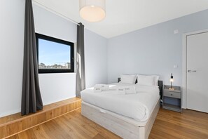 2 bedrooms, desk, iron/ironing board, internet