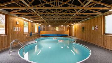 Piscina interna, piscina aquecida