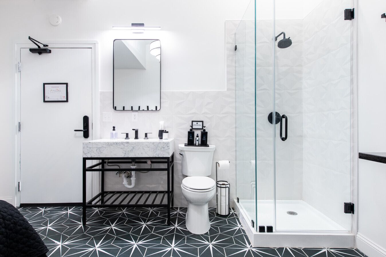 Ducha, artículos de higiene personal ecológicos y secador de pelo