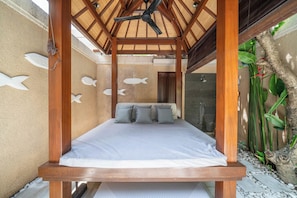 3 bedrooms, iron/ironing board, internet, bed sheets