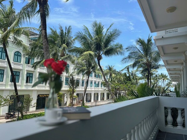 Doppelzimmer, Balkon, eingeschränkter Meerblick | Schreibtisch, Bügeleisen/Bügelbrett, kostenloses WLAN