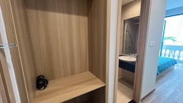 Desk, iron/ironing board, free WiFi