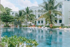 2 outdoor pools, open 7:00 AM to 7:00 PM, sun loungers