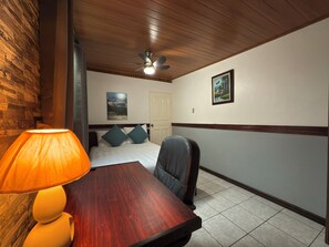 1 chambre, fer et planche à repasser, Wi-Fi, draps fournis