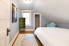 熨斗/熨衫板、Wi-Fi、床單