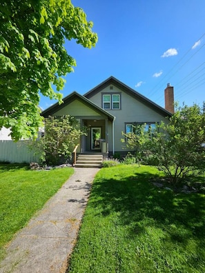 Exterior - Cozy Retreat Steps from DT Missoula & Griz Games (Missoula)