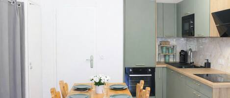 Køleskab, mikrobølgeovn, ovn, opvaskemaskine