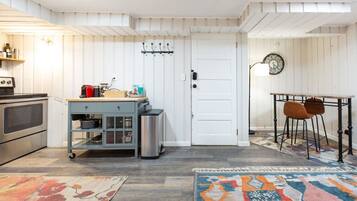 Coffee/tea maker, fridge, microwave, oven