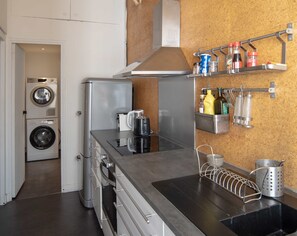 Fridge, microwave, oven, coffee/tea maker