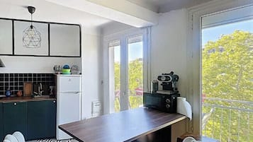 Fridge, microwave, oven, dishwasher