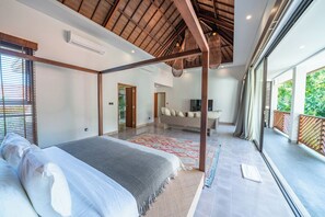 5 bedrooms, iron/ironing board, internet, bed sheets