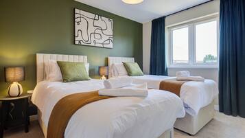 3 bedrooms, iron/ironing board, WiFi, bed sheets