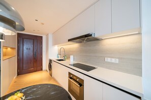 Senior-Apartment, 1 Queen-Bett | Eigene Küche | Küchenrolle