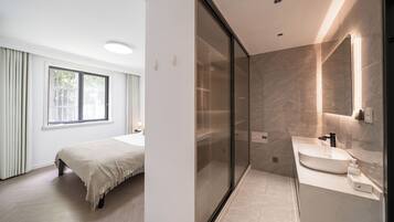 Senior Apartment | Bathroom