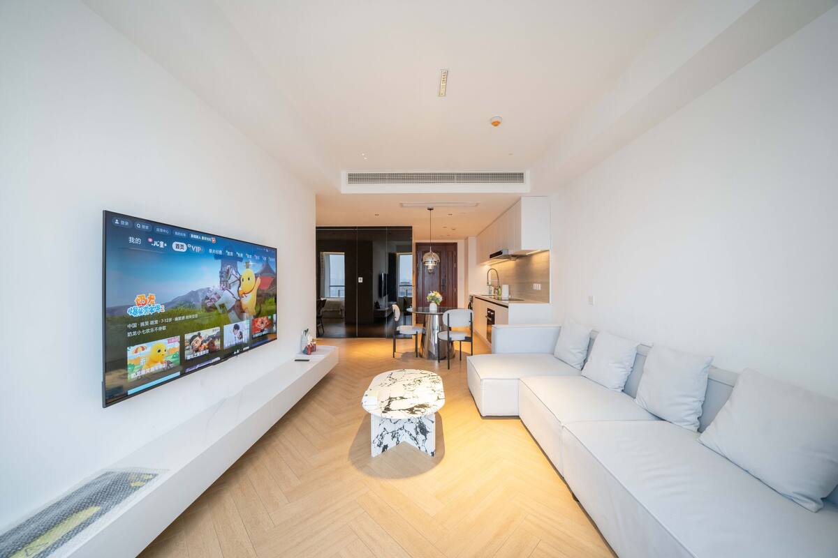 Senior Apartment, 1 Queen Bed | Free WiFi, bed sheets