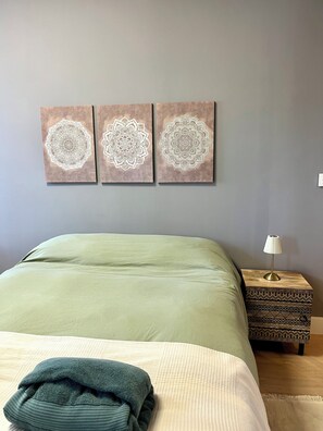 Iron/ironing board, WiFi, bed sheets