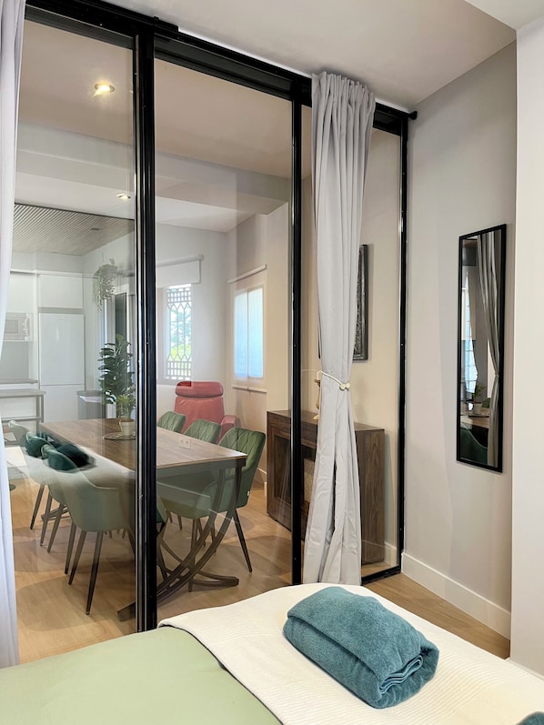 2 bedrooms, iron/ironing board, WiFi, bed sheets