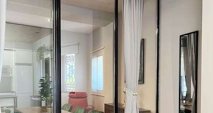 Charming boutique apartment 5 min from the subway