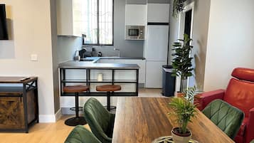 Een magnetron, een oven, een kookplaat