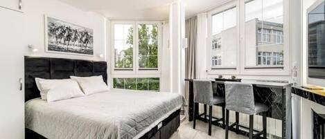 1 غرفة نوم وخدمة الإنترنت وملاءات أسرّة