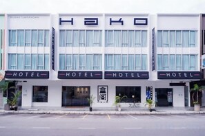 Unclassified image, 3 of 6, button - Hako Hotel Tun Aminah (Sekudai)