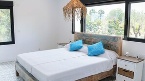 4 bedrooms, in-room safe, desk, iron/ironing board