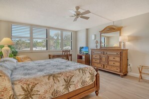 2 bedrooms, iron/ironing board, WiFi, bed sheets - 2-106 in Sarasota, FL (Sarasota)