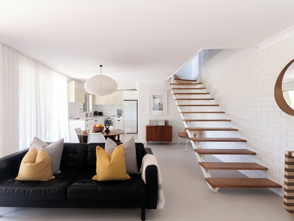 TV, books, music library, stereo