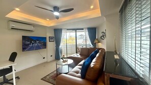 Condo, 1 Bedroom, Accessible, Balcony | Living area