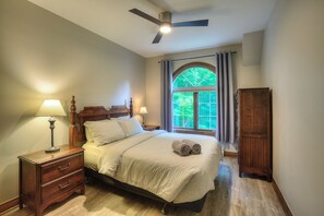 3 chambres, fer et planche à repasser, accès Internet, draps fournis