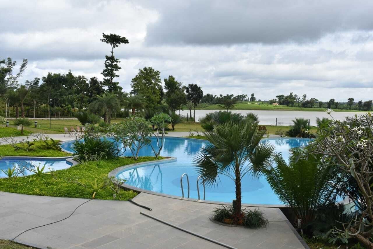 2 albercas techadas y alberca al aire libre