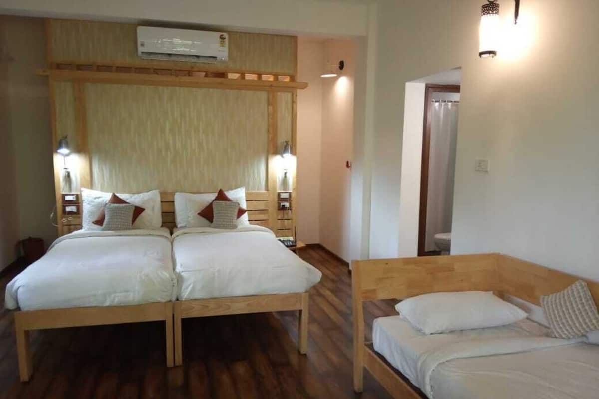 Luxury Cottage, 4 Bedrooms | In-room safe, laptop workspace, blackout curtains, soundproofing