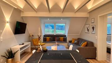 Familjesvit - utsikt mot bergen | Interiör