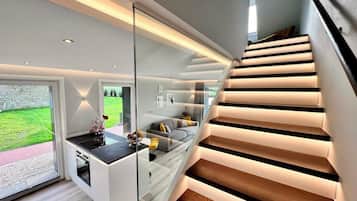 Deluxe Suite, Hill View | Interior